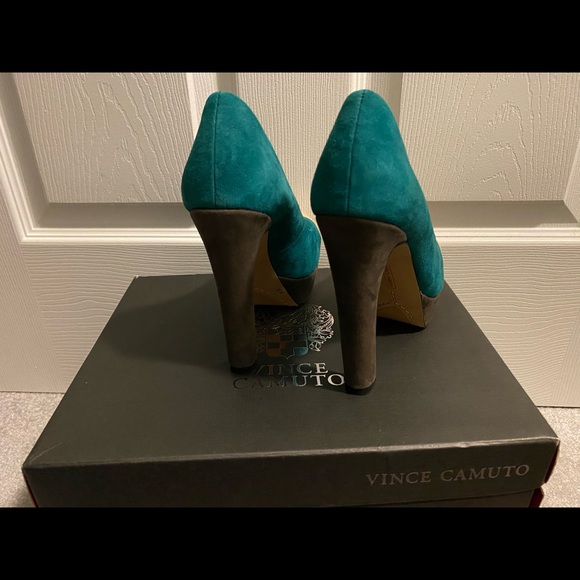Vince Camuto Women Heels, size 5 - Picture 2 of 3